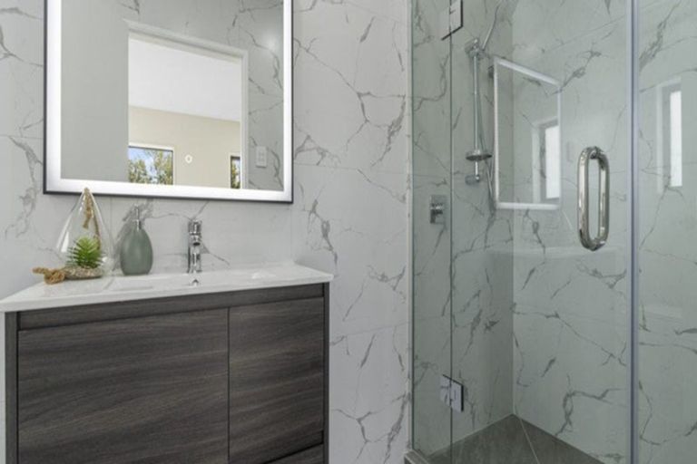 Photo of property in 1/18 Hutchinsons Road, Bucklands Beach, Auckland, 2014