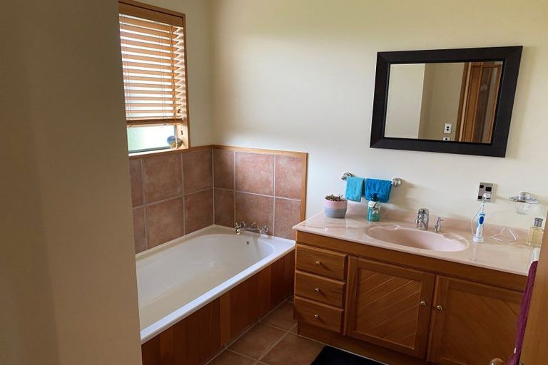 Photo of property in 12 Grove Avenue, Weston, Oamaru, 9401