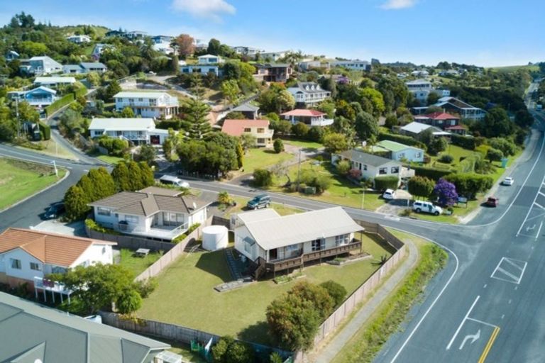 Photo of property in 2 Cable Bay Block Road, Cable Bay, 0420