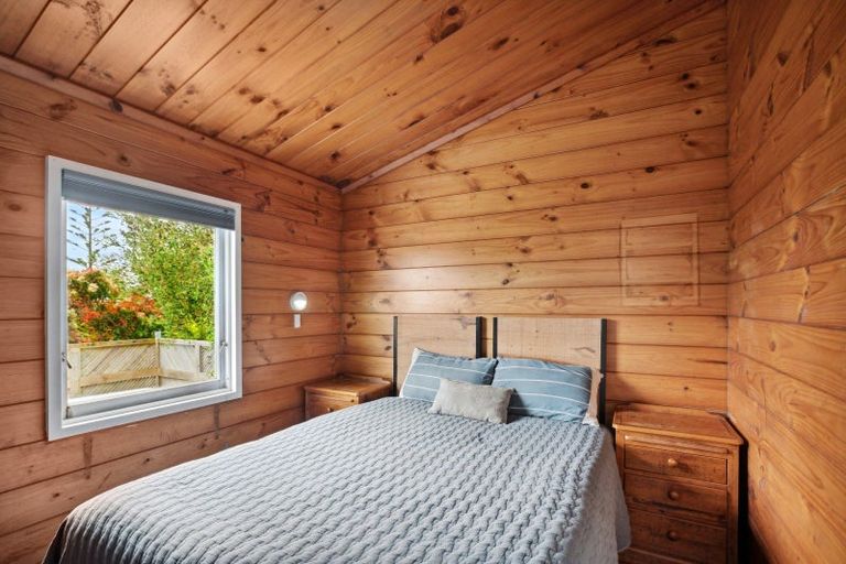 Photo of property in 42 Queens Road, Waikanae Beach, Waikanae, 5036