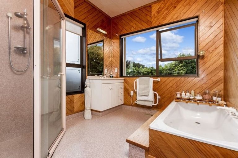 Photo of property in 10 Louvain Place, Greenhithe, Auckland, 0632