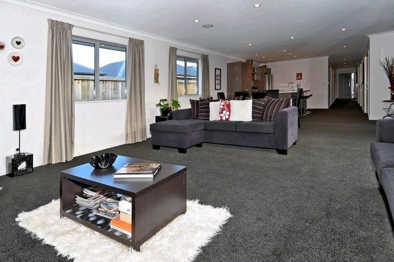 Photo of property in 36 Little Oaks Drive, Yaldhurst, Christchurch, 8042