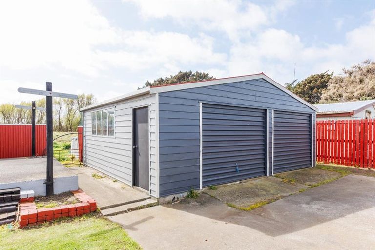 Photo of property in 1938 Parewanui Road, Parewanui, Bulls, 4894
