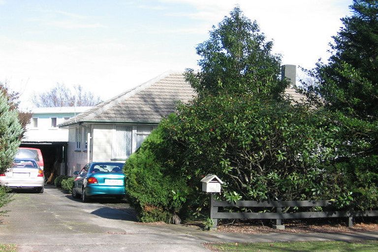 Photo of property in 51 Crewe Crescent, Hokowhitu, Palmerston North, 4410