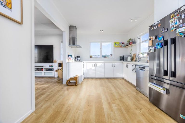 Photo of property in 7 Chamberlain Road, Massey, Auckland, 0614