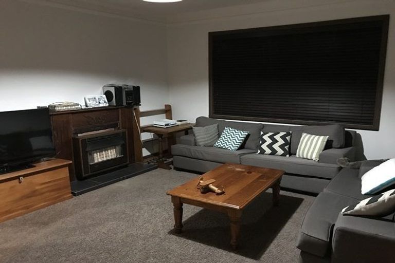 Photo of property in 21 Featherston Street, Takaro, Palmerston North, 4412