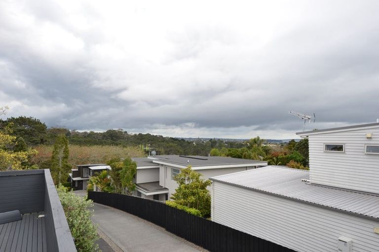Photo of property in 2/42 Aberdeen Road, Campbells Bay, Auckland, 0620