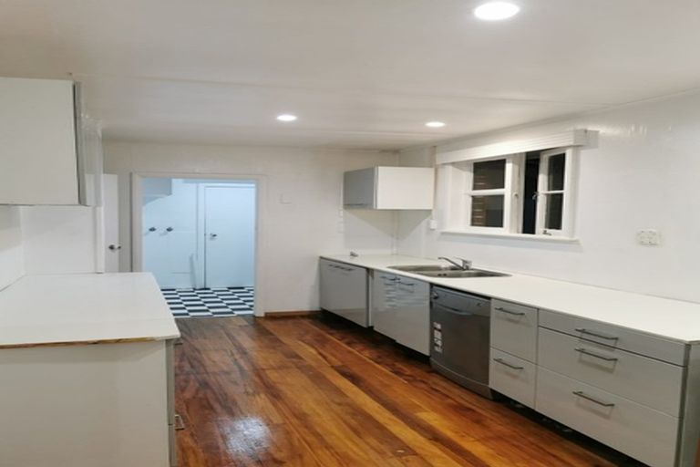 Photo of property in 323 Oxford Terrace, Avalon, Lower Hutt, 5011