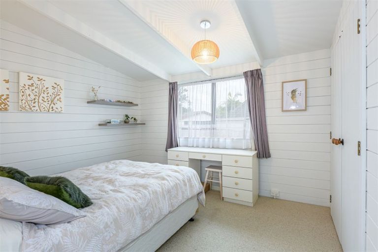 Photo of property in 100 Sturges Road, Henderson, Auckland, 0612