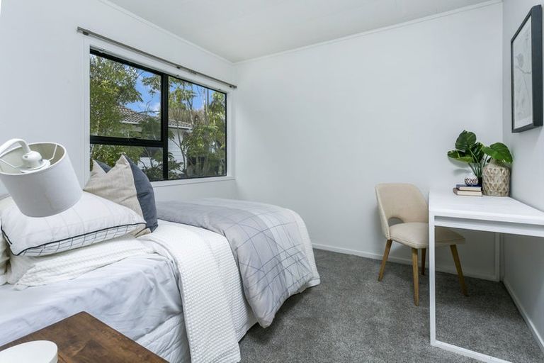 Photo of property in 11 Cabello Place, Unsworth Heights, Auckland, 0632