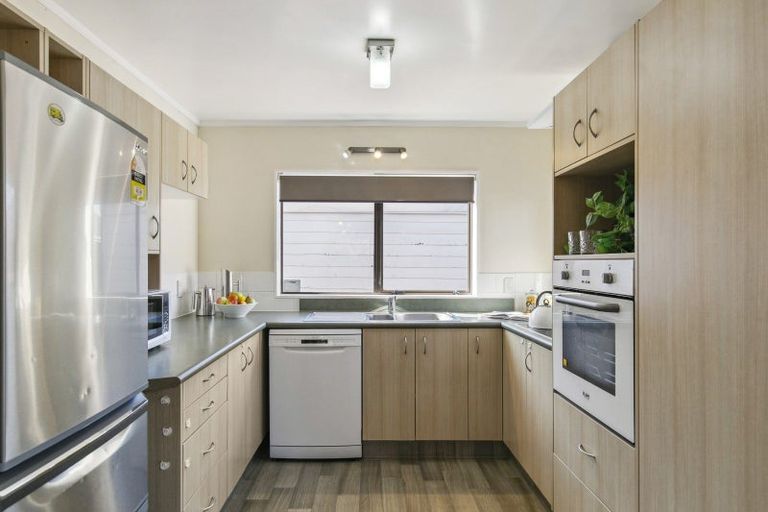 Photo of property in 2/29a Parkvale Road, Karori, Wellington, 6012