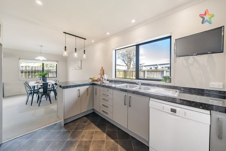 Photo of property in 14a Glen Road, Stokes Valley, Lower Hutt, 5019