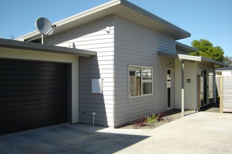 Photo of property in 12 Oxford Street, Hokowhitu, Palmerston North, 4410