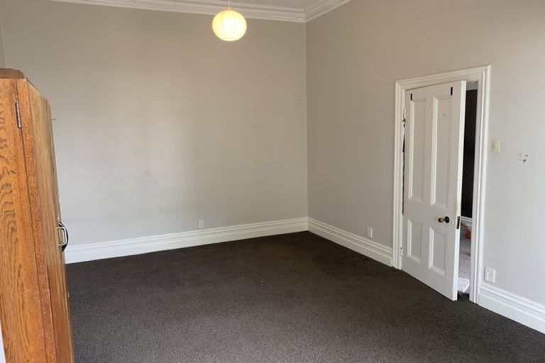 Photo of property in 34 Grove Road, Kelburn, Wellington, 6012