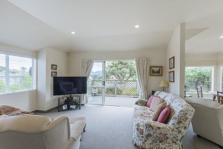 Photo of property in 100 Michael Road, Paraparaumu Beach, Paraparaumu, 5032