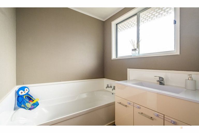 Photo of property in 24 Paul Street, Waimate, 7924