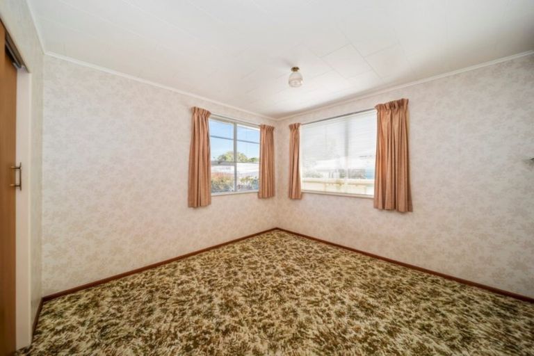 Photo of property in 14 Huatoki Street, Vogeltown, New Plymouth, 4310