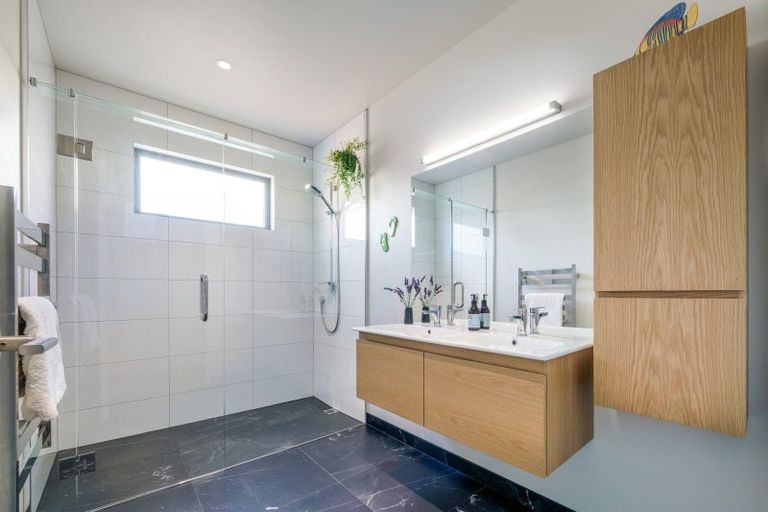 Photo of property in 10 Avalanche Place, Wanaka, 9305