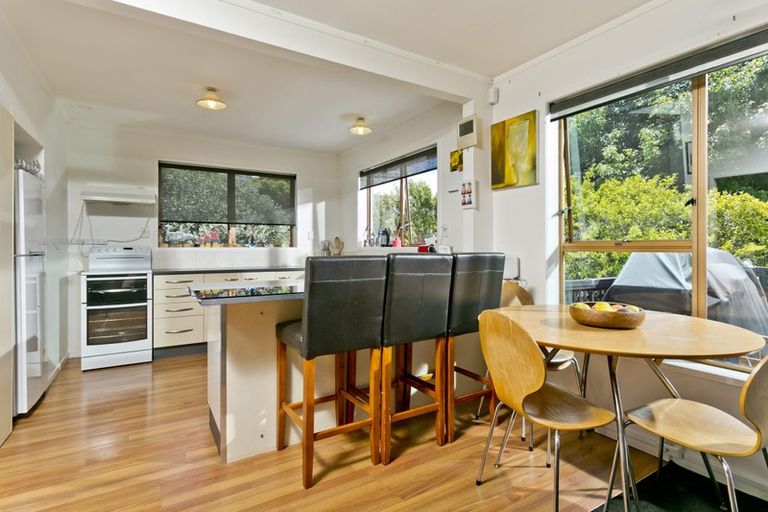 Photo of property in 2/325 Glenfield Road, Glenfield, Auckland, 0629