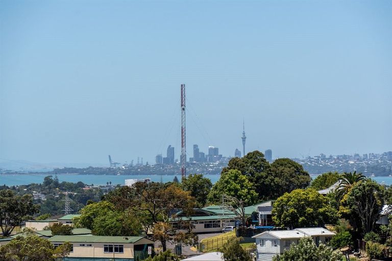 Photo of property in 112 Lincoln Park Avenue, Massey, Auckland, 0614