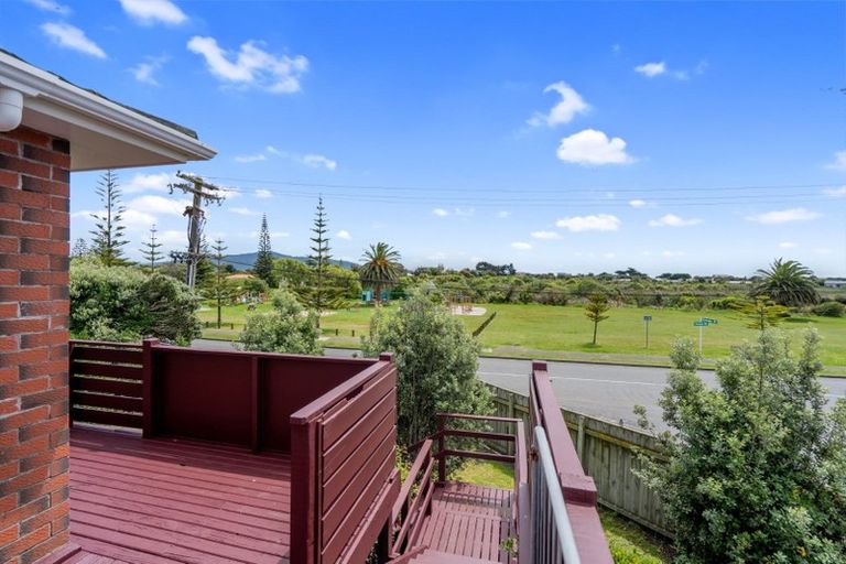 Photo of property in 34 Queens Road, Waikanae Beach, Waikanae, 5036