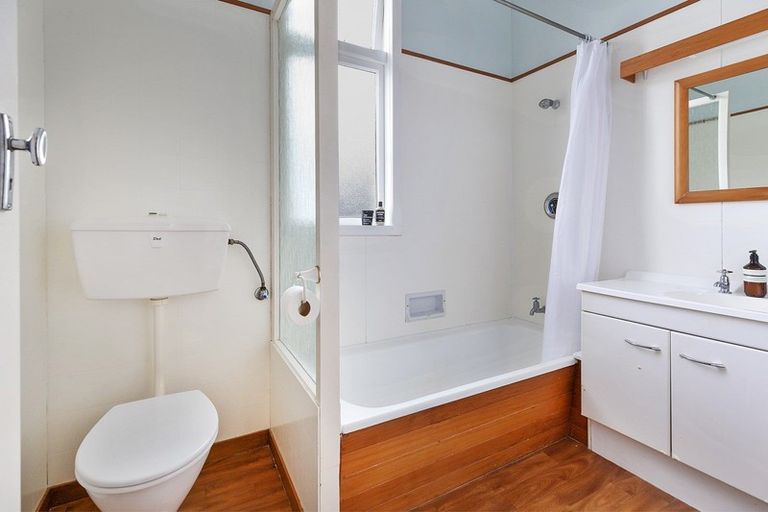 Photo of property in 11 Tio Tio Road, Miramar, Wellington, 6022