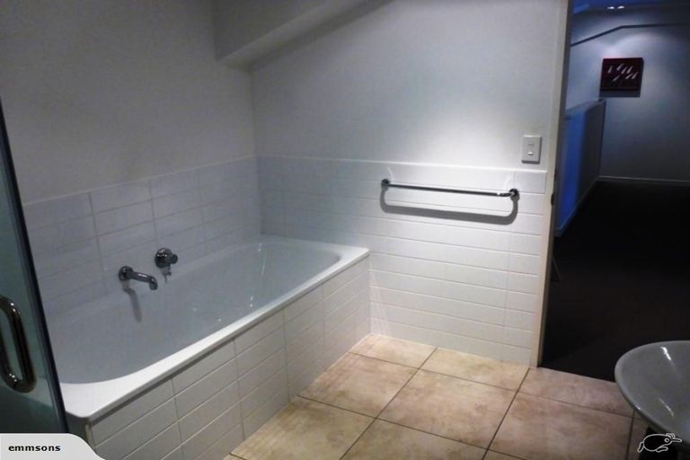 Photo of property in Augusta Apartments, 15/254 Willis Street, Te Aro, Wellington, 6011