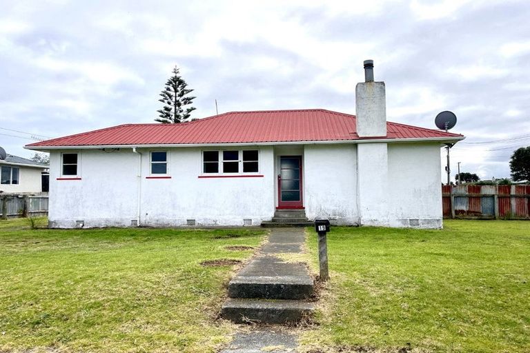 Photo of property in 19 Carson Street, Castlecliff, Whanganui, 4501