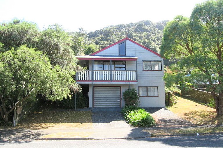 Photo of property in 21 Hartford Crescent, Totara Park, Upper Hutt, 5018