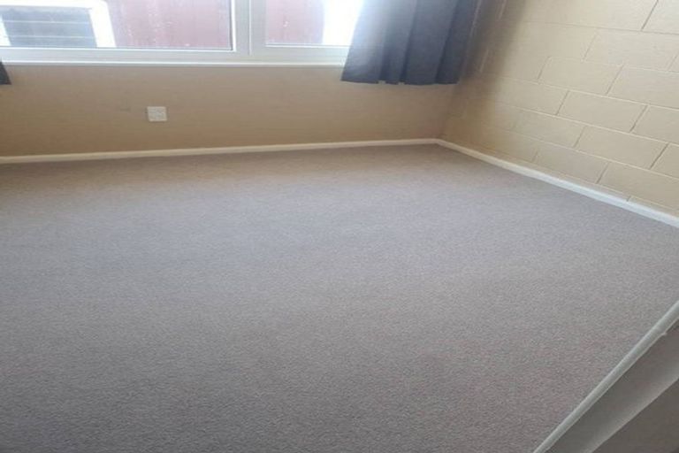 Photo of property in 4/14a Dickson Crescent, Hornby, Christchurch, 8042