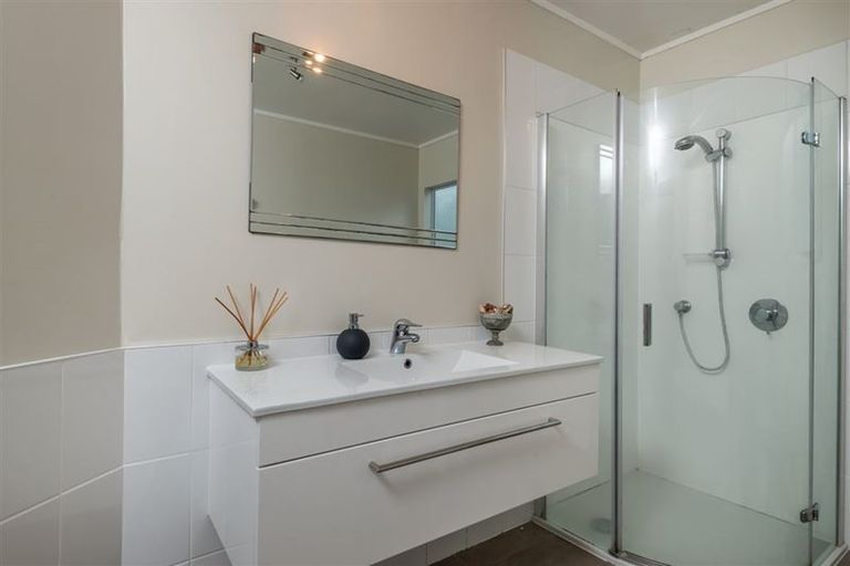 Photo of property in 1/39 Radiata Lane, Chatswood, Auckland, 0626