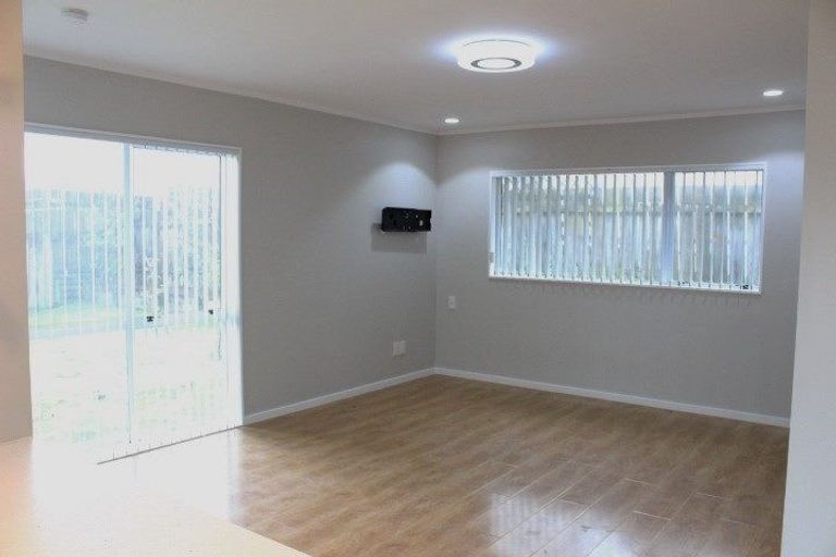 Photo of property in 6 Veagh Place, Highland Park, Auckland, 2010