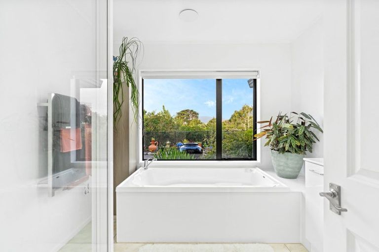 Photo of property in 55 Pukenamu Road, Te Horo, Otaki, 5581