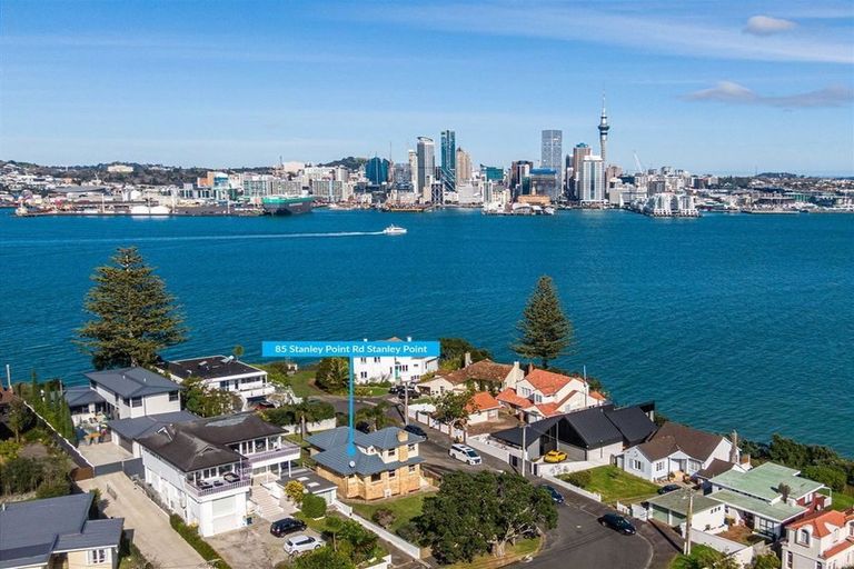 Photo of property in 85 Stanley Point Road, Stanley Point, Auckland, 0624