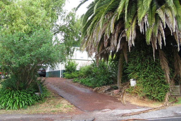 Photo of property in 3 James Scott Place, Te Atatu South, Auckland, 0602