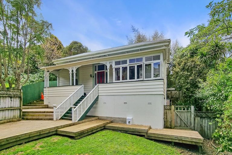 Photo of property in 10 Limmer Place, Browns Bay, Auckland, 0632