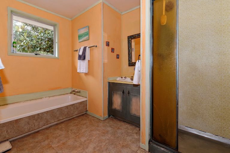 Photo of property in 34 Onedin Place, Titirangi, Auckland, 0604