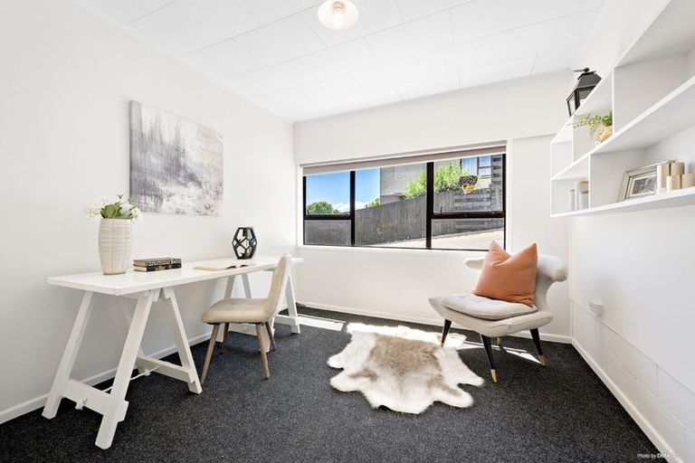 Photo of property in 71 Prince Regent Drive, Half Moon Bay, Auckland, 2012