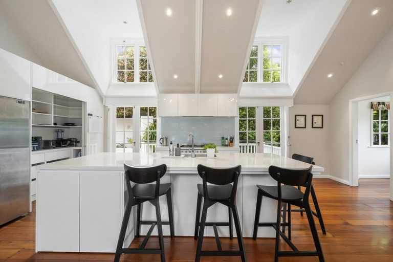 Photo of property in 5a Raroa Road, Kelburn, Wellington, 6012