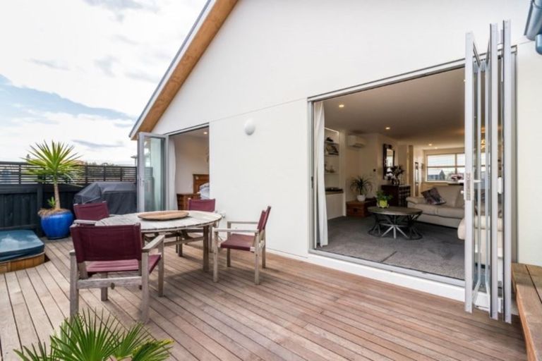 Photo of property in 93b Beachville Road, Redcliffs, Christchurch, 8081