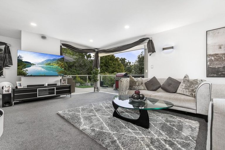 Photo of property in 57a Ribbonwood Crescent, Goodwood Heights, Auckland, 2105