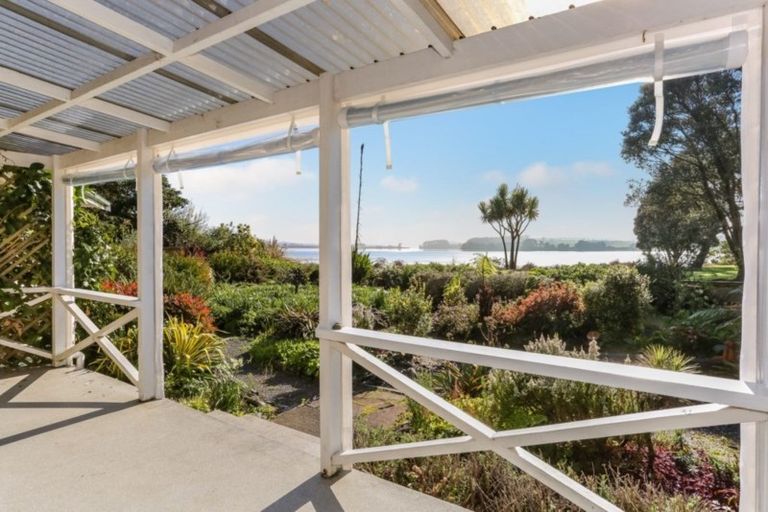 Photo of property in 7 Heron Place, Waiuku, 2123