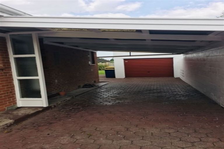 Photo of property in 67 Archibald Road, Kelston, Auckland, 0602