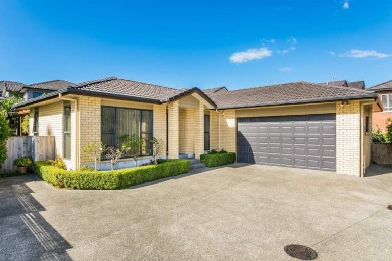 Photo of property in 8 Spring Valley Place, Oteha, Auckland, 0632