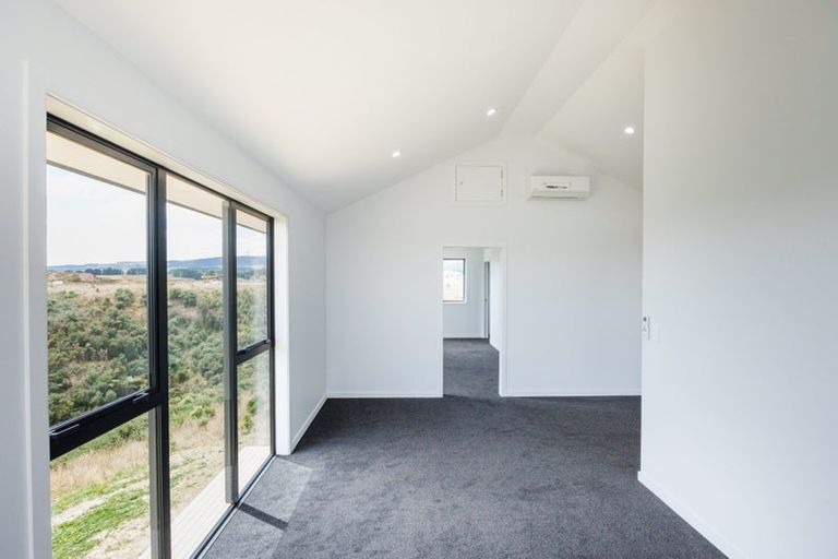 Photo of property in 54 Sardinia Grove, Fitzherbert, Palmerston North, 4410