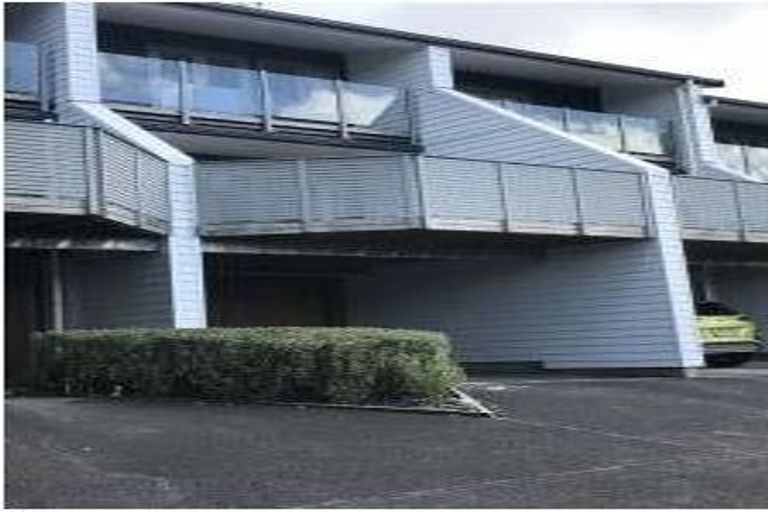 Photo of property in 3/17 Pannill Place, Oteha, Auckland, 0632