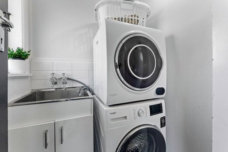 Photo of property in 1/15 Stanley Avenue, Milford, Auckland, 0620