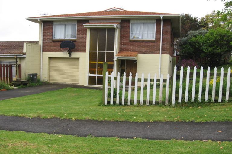 Photo of property in 2/30 Ridgemount Rise, Mangere Bridge, Auckland, 2022