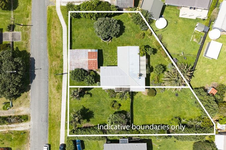 Photo of property in 8-10 Kelly Street, Baylys Beach, Dargaville, 0377