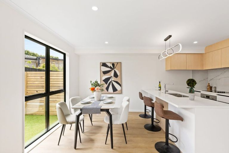 Photo of property in 1/113 Beach Road, Te Atatu Peninsula, Auckland, 0610